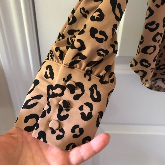 Leopard Ann Taylor pull over silky shirt - Picture 3 of 5